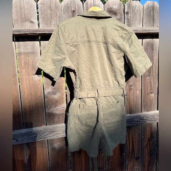 Universal Thread green romper - Picture 3 of 3